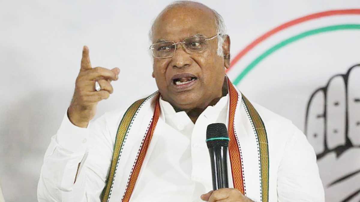 खड़गे का केंद्र पर हमला, पूछा-कहां गया हर साल दो करोड़ नौकरियों को देने का वादा